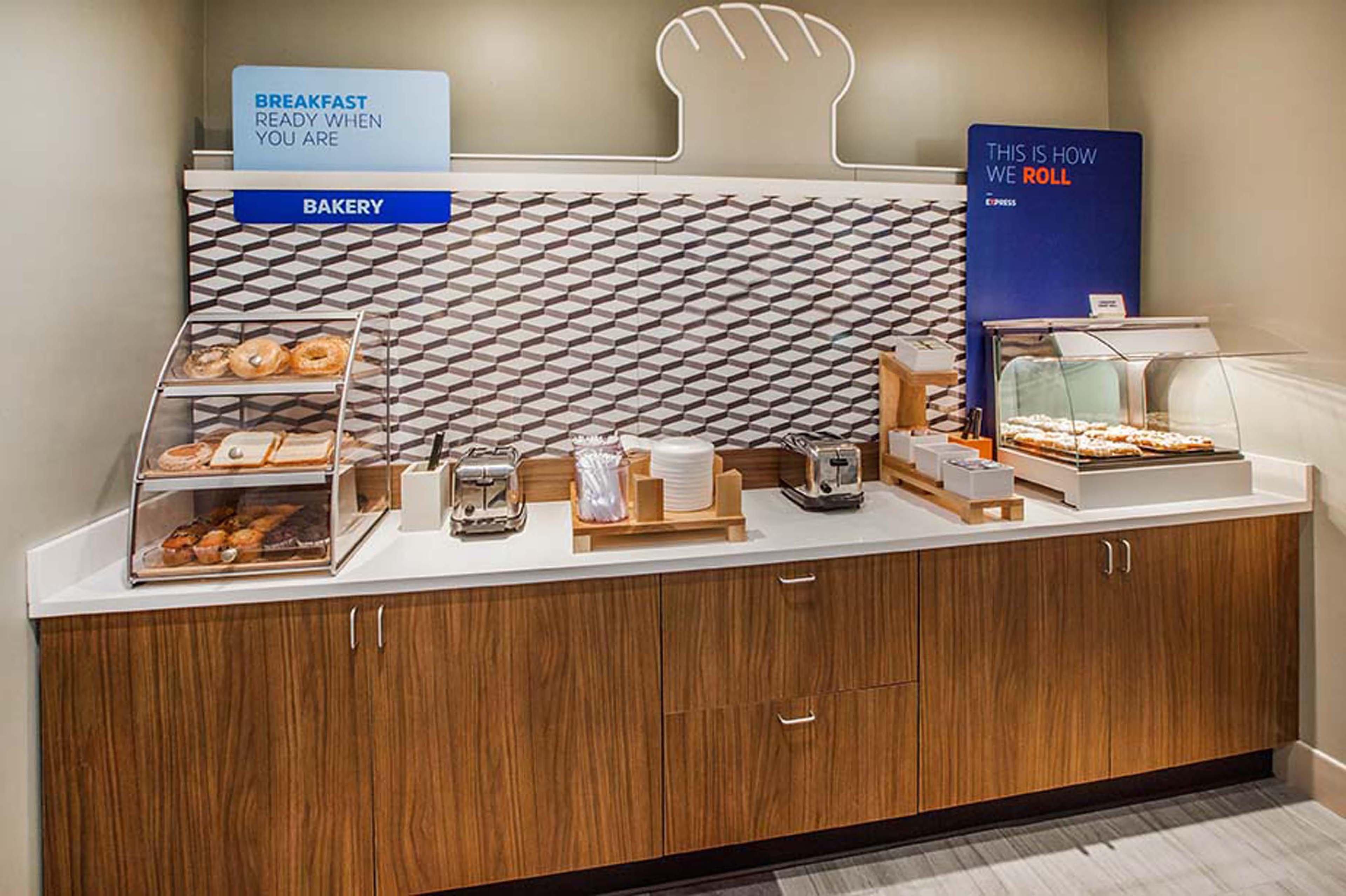 Holiday Inn Express Toronto East, An Ihg Hotel Esterno foto