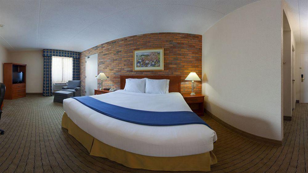 Holiday Inn Express Toronto East, An Ihg Hotel Esterno foto